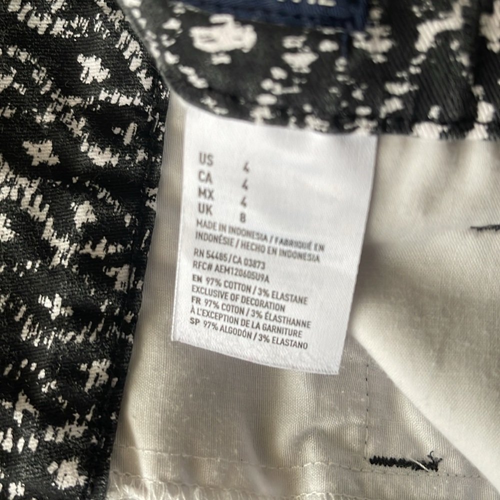 American Eagle Outfitters Black and White Patterned Women Shorts - Picture 5 of 6